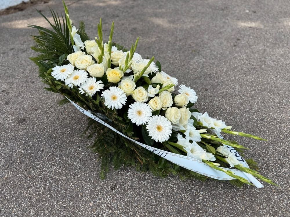L-OS14 Suza — beli gerberi i bele ruže