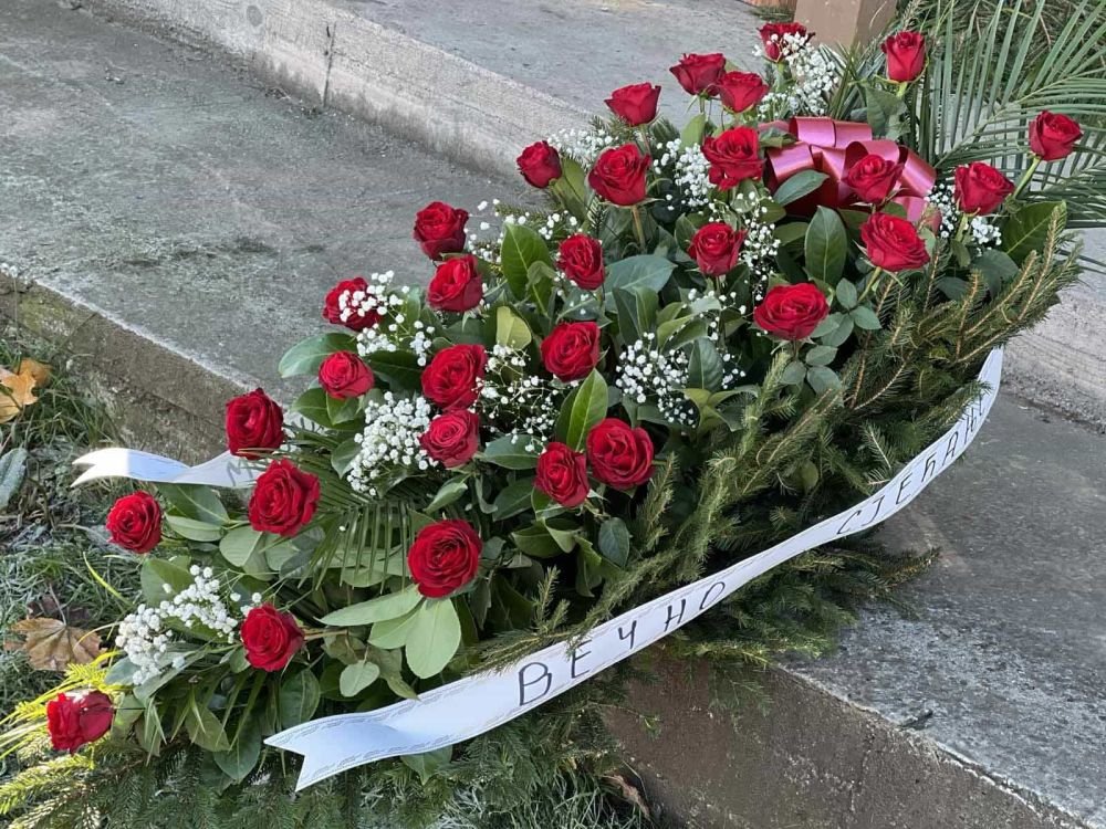 L-OS03 Suza — crvene ruže