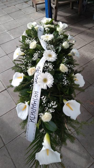 L-SS49 Suza za sanduk — bele kale i beli gerberi