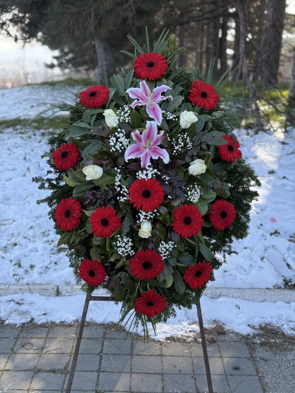 L-V07 Venac — crveni gerberi i ružičasti ljiljan