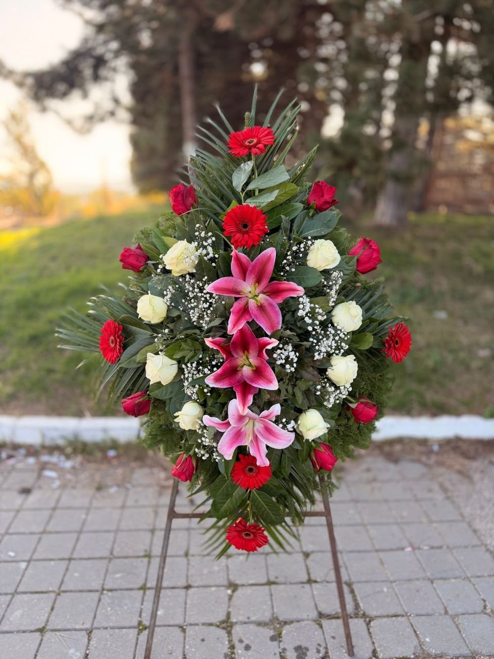 L-V41 Venac — crveni gerberi i ružičasti ljiljani