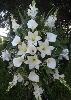 L-V103 Venac — bele kale, beli ljiljani i beli gladioli